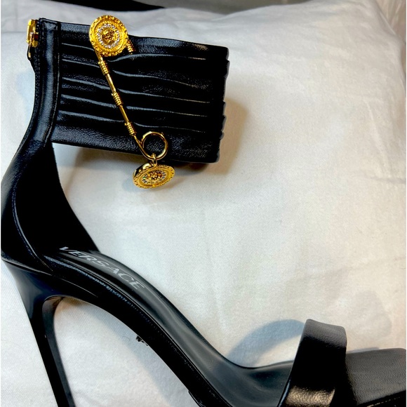 Versace Medusa heels - Picture 4 of 10